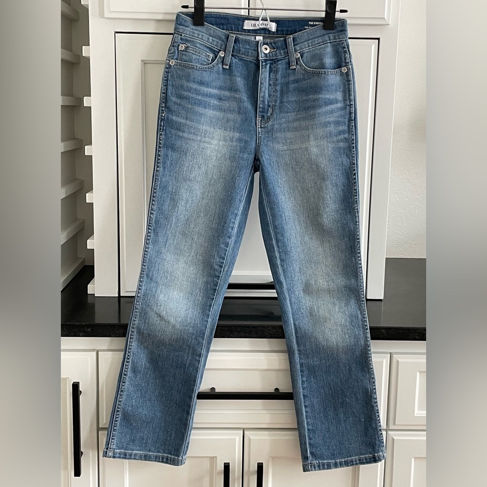 Lila Ryan- High rise cropped straight leg